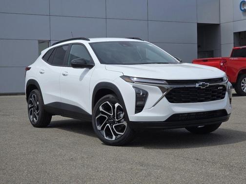 Summit White 2026 Chevrolet Trax 2RS