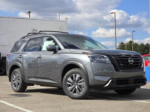 2025 Nissan Pathfinder SV