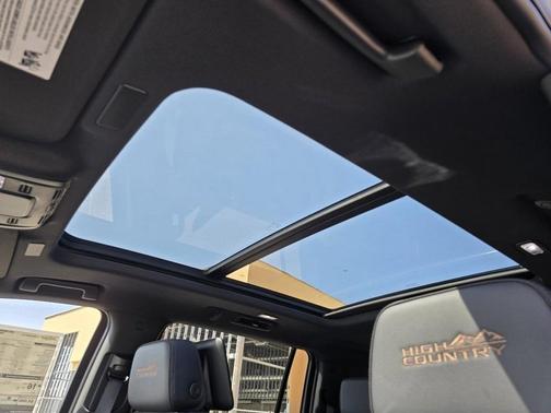 2025 Chevrolet Suburban High Country