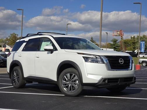 2025 Nissan Pathfinder SV