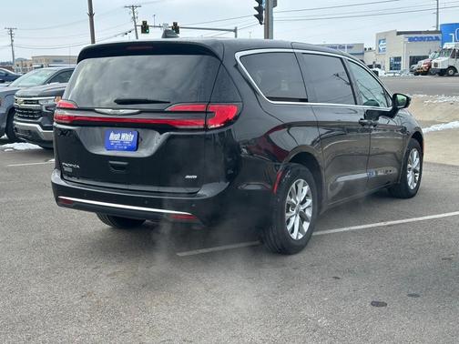 2024 Chrysler Pacifica Touring-L