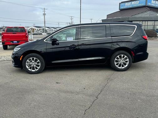 2024 Chrysler Pacifica Touring-L