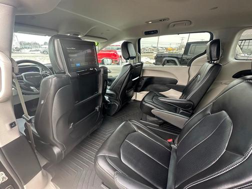 2024 Chrysler Pacifica Touring-L