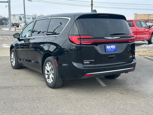 2024 Chrysler Pacifica Touring-L