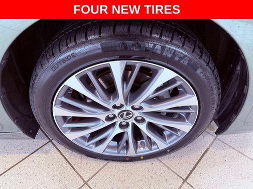 2021 Lexus ES 300h Premium