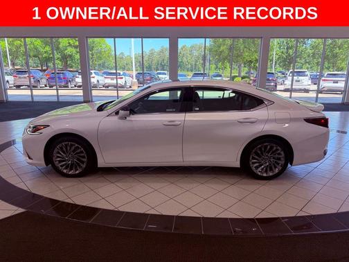 Eminent White Pearl 2024 Lexus ES 300h Luxury