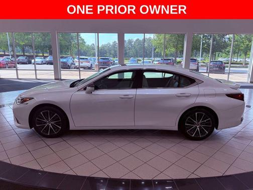 Eminent White Pearl 2025 Lexus ES 300h Premium