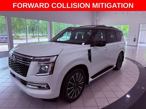 Everest White Pearl Tricoat/Super Black 2025 Nissan Armada Platinum Reserve 4WD