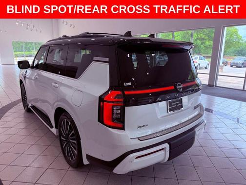 Everest White Pearl Tricoat/Super Black 2025 Nissan Armada Platinum Reserve 4WD