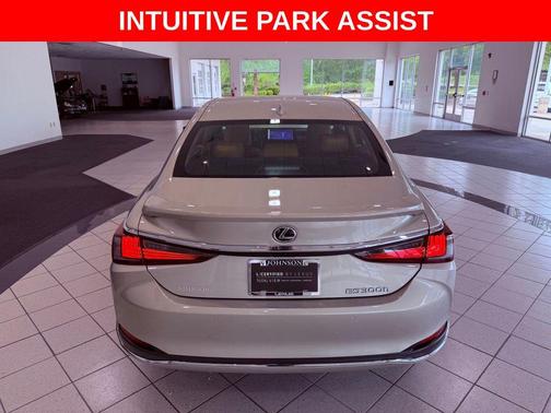 Moonbeam Beige Metallic 2025 Lexus ES 300h Premium