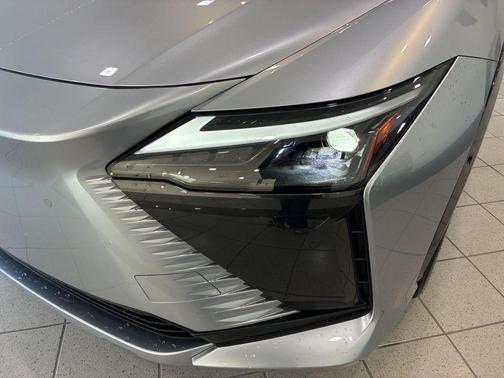 2023 Lexus RZ 450e Luxury