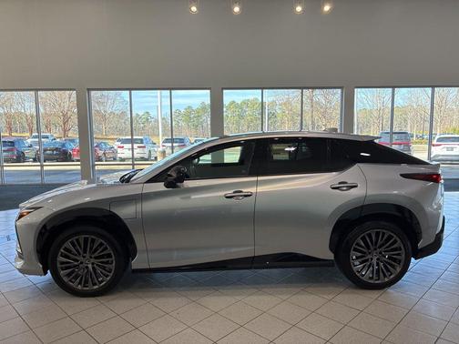2023 Lexus RZ 450e Luxury