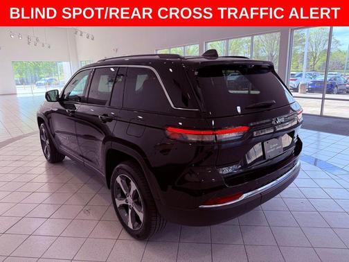 Diamond Black Crystal Pearlcoat 2022 Jeep Grand Cherokee 4xe Base