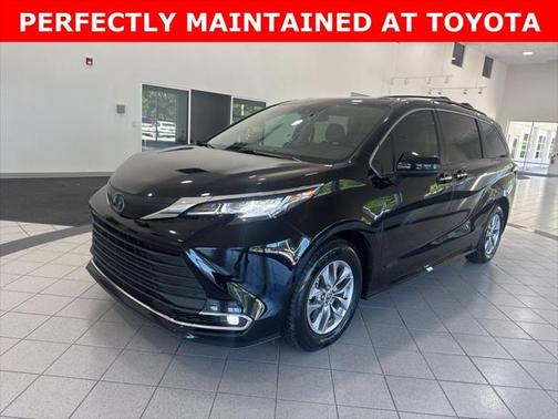 2022 Toyota Sienna XLE 8 Passenger