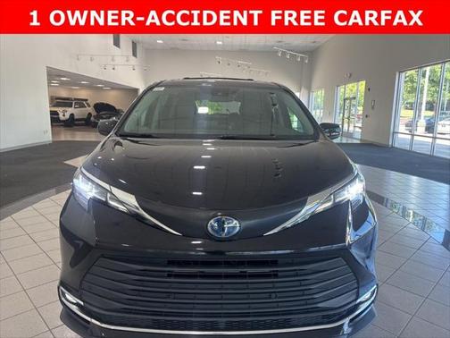 2022 Toyota Sienna XLE 8 Passenger