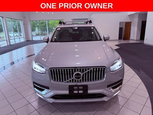 Silver Dawn Metallic 2023 Volvo XC90 B6 Ultimate 6-Seater