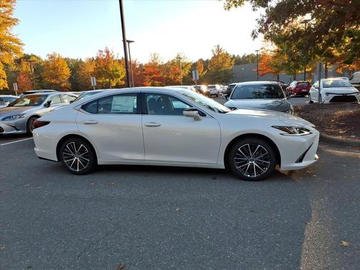 2025 Lexus ES 350 Base