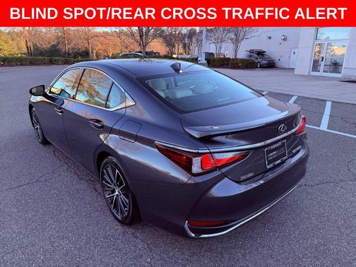 2025 Lexus ES 300h Base