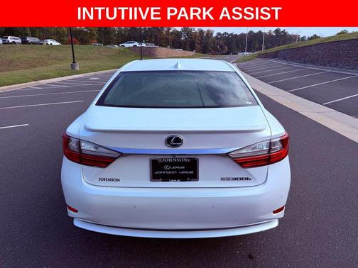 Eminent White Pearl 2017 Lexus ES 300h Base