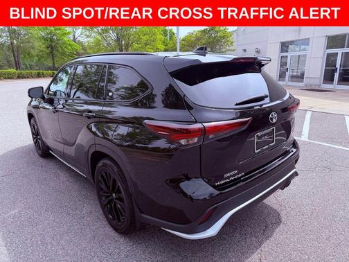 Midnight Black Metallic 2024 Toyota Highlander XSE