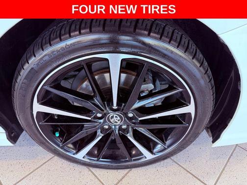 Wind Chill Pearl 2020 Toyota Camry XSE