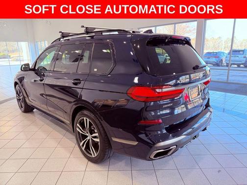 2022 BMW X7 M50i