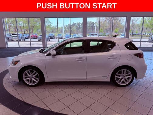 Eminent White Pearl 2017 Lexus CT 200h Base