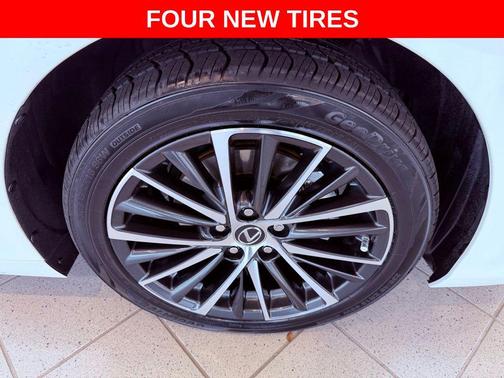 2025 Lexus ES 300h Base