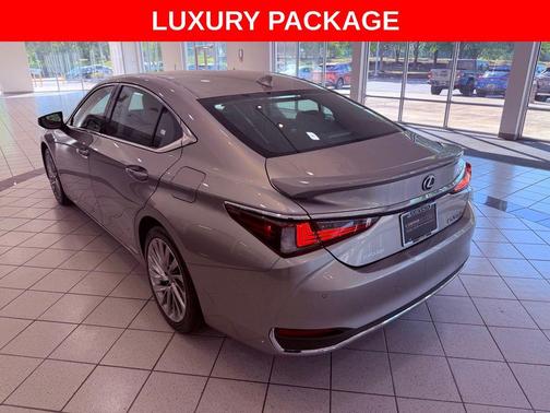 Atomic Silver 2021 Lexus ES 300h Luxury