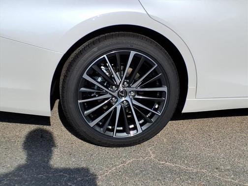 2025 Lexus ES 300h Base