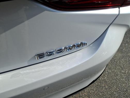 2025 Lexus ES 300h Base