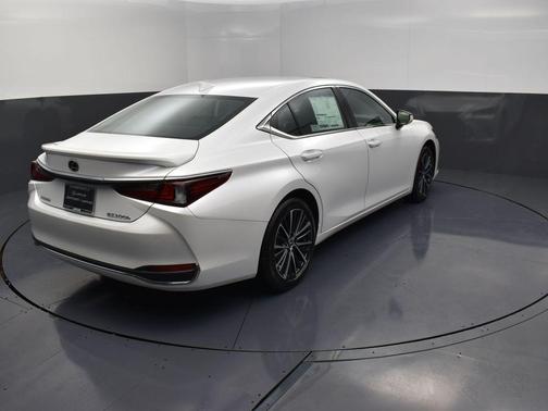 2025 Lexus ES 300h Base