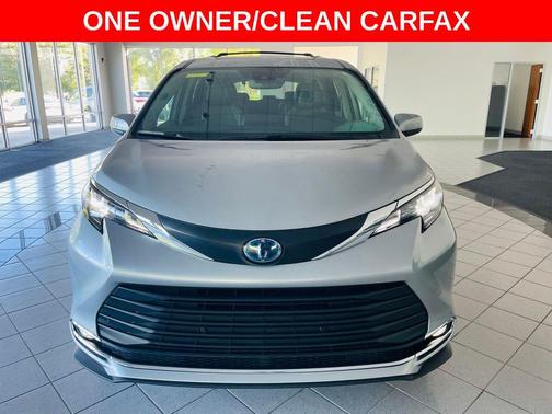 2024 Toyota Sienna XLE 8 Passenger