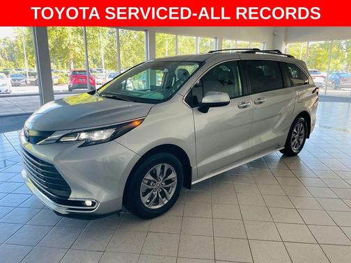 2024 Toyota Sienna XLE 8 Passenger