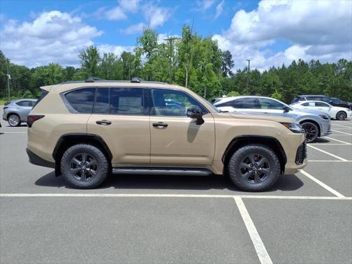 2025 Lexus LX 700h Overtrail