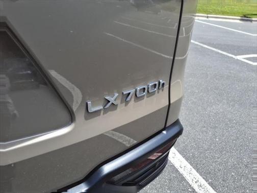 2025 Lexus LX 700h Overtrail