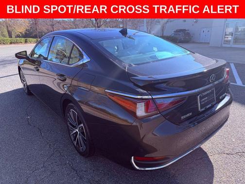 2025 Lexus ES 300h Base