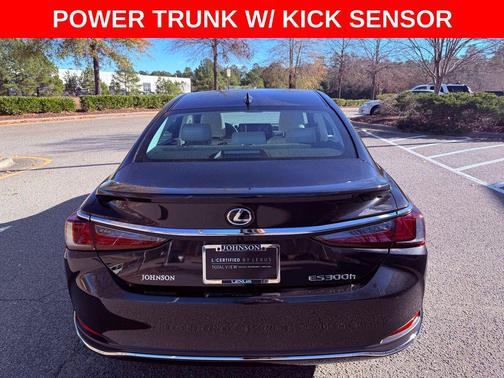 2025 Lexus ES 300h Base