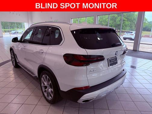 Alpine White 2025 BMW X5 PHEV xDrive50e