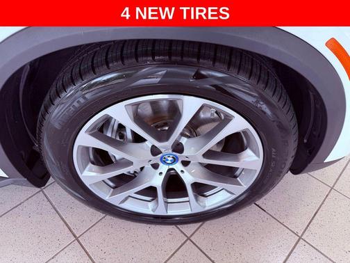 Alpine White 2025 BMW X5 PHEV xDrive50e
