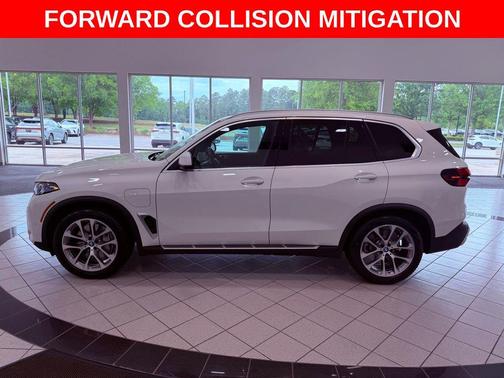 Alpine White 2025 BMW X5 PHEV xDrive50e