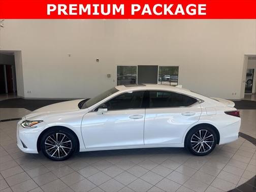 2023 Lexus ES 300h Base