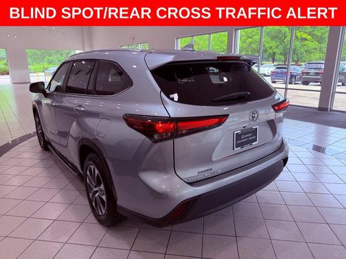 Celestial Silver Metallic 2023 Toyota Highlander XLE