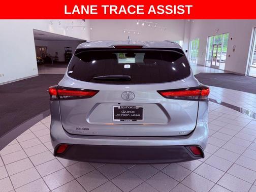 Celestial Silver Metallic 2023 Toyota Highlander XLE