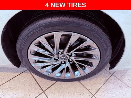 2024 Lexus ES 300h Ultra Luxury