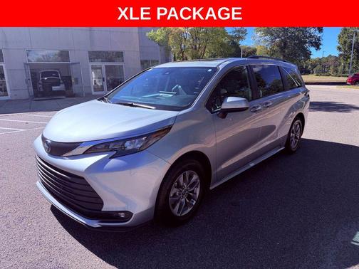Celestial Silver Metallic 2025 Toyota Sienna XLE
