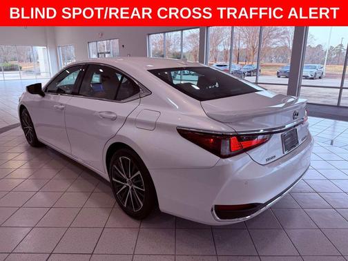 2025 Lexus ES 300h Base