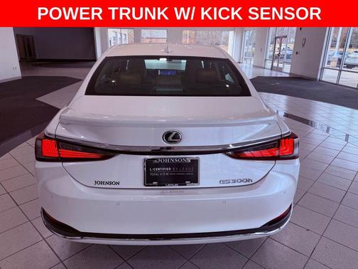 2025 Lexus ES 300h Base