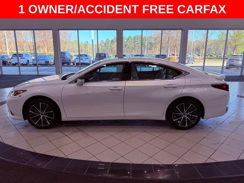 Eminent White Pearl 2025 Lexus ES 300h Base