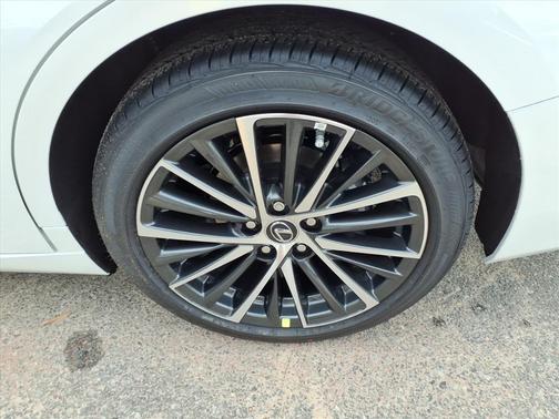 2025 Lexus ES 300h Base